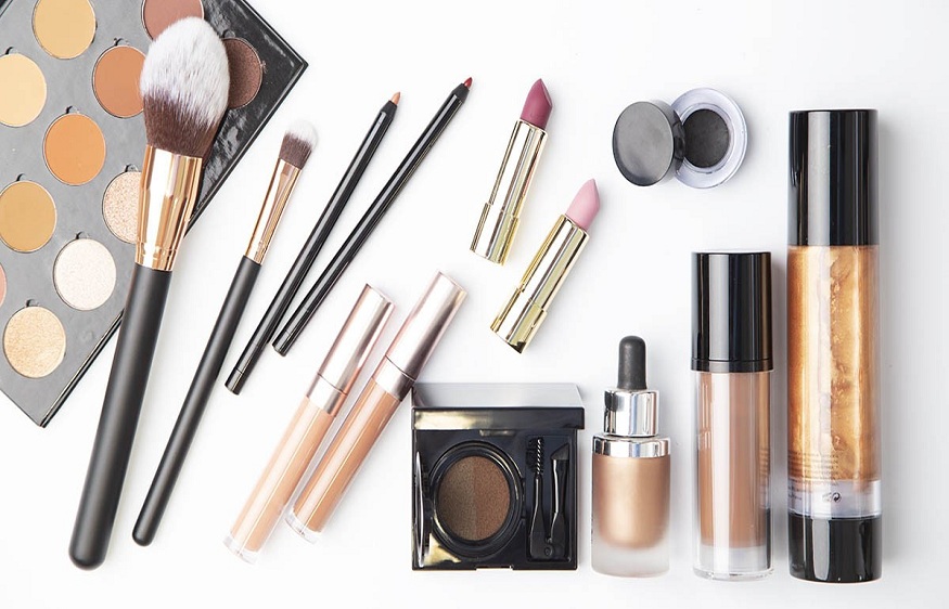 perks of cosmetics private label manufacturers