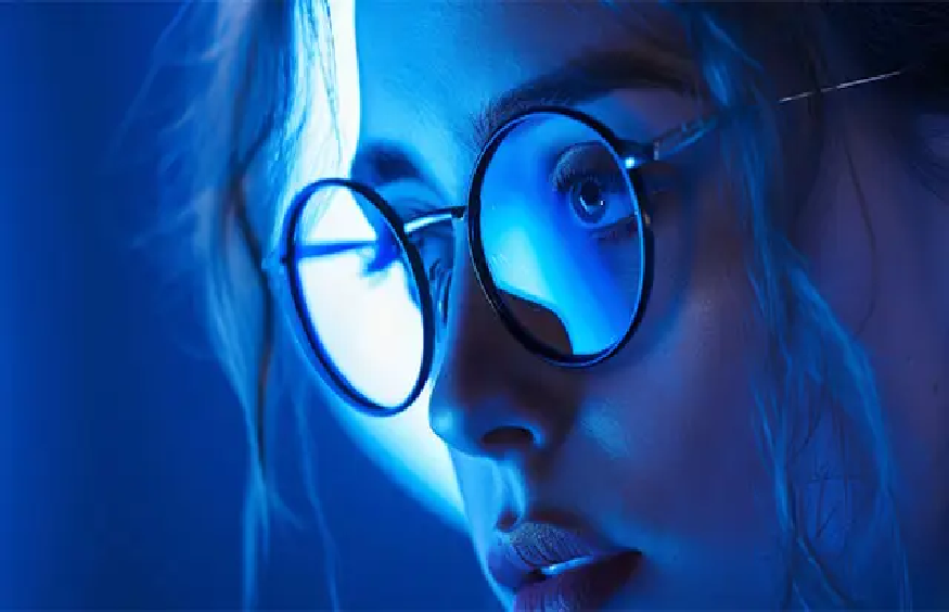 Blue Light Glasses vs. Traditional Glasses